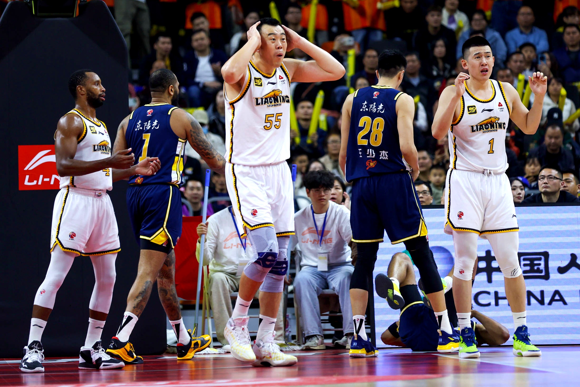 富联娱乐-包含刚刚！北京首钢再遭质疑备战NBA季后赛上海申花关键时刻单刀错失，风云突变上海申花今夜内部沟通的词条